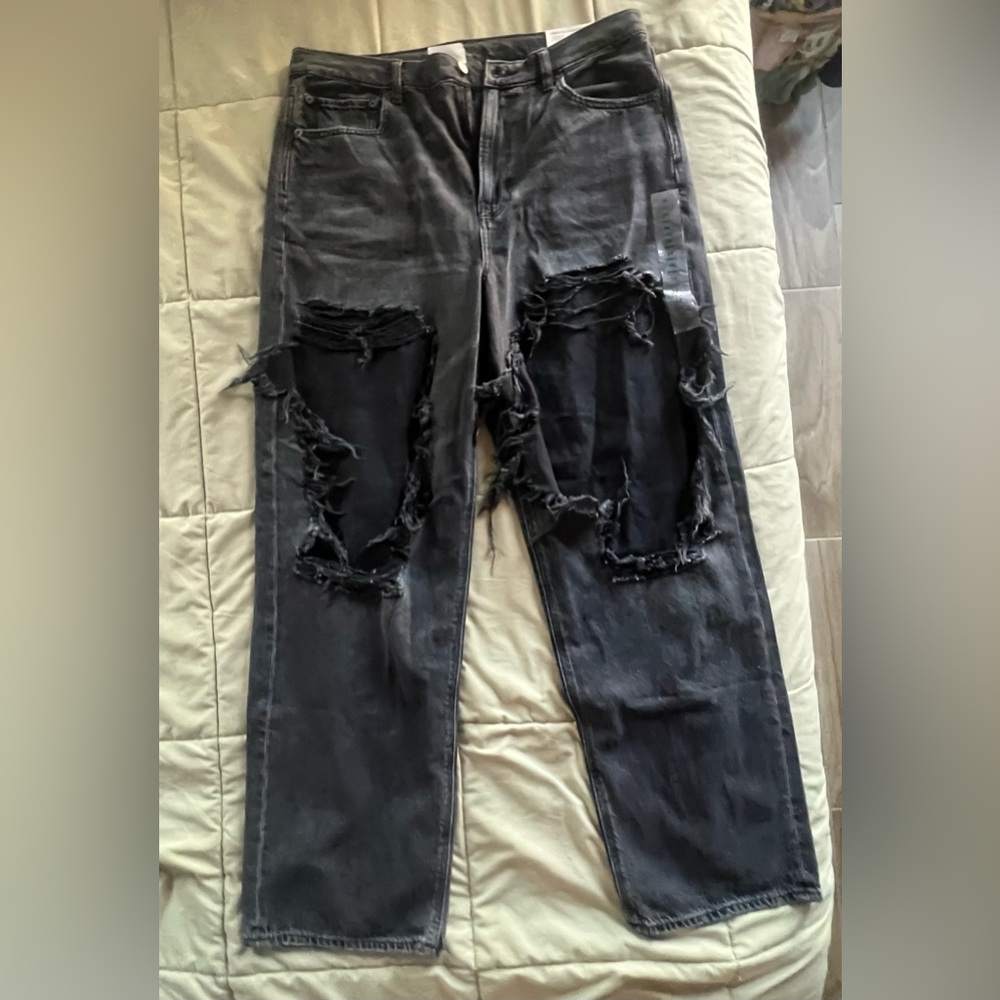 Never worn, brand new, with tags American Eagle baggy mom jeans